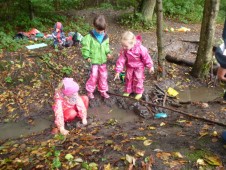 Stavění mostů, přechodů a přehrad, to je něco pro nás. A pak se to všechno vypustí